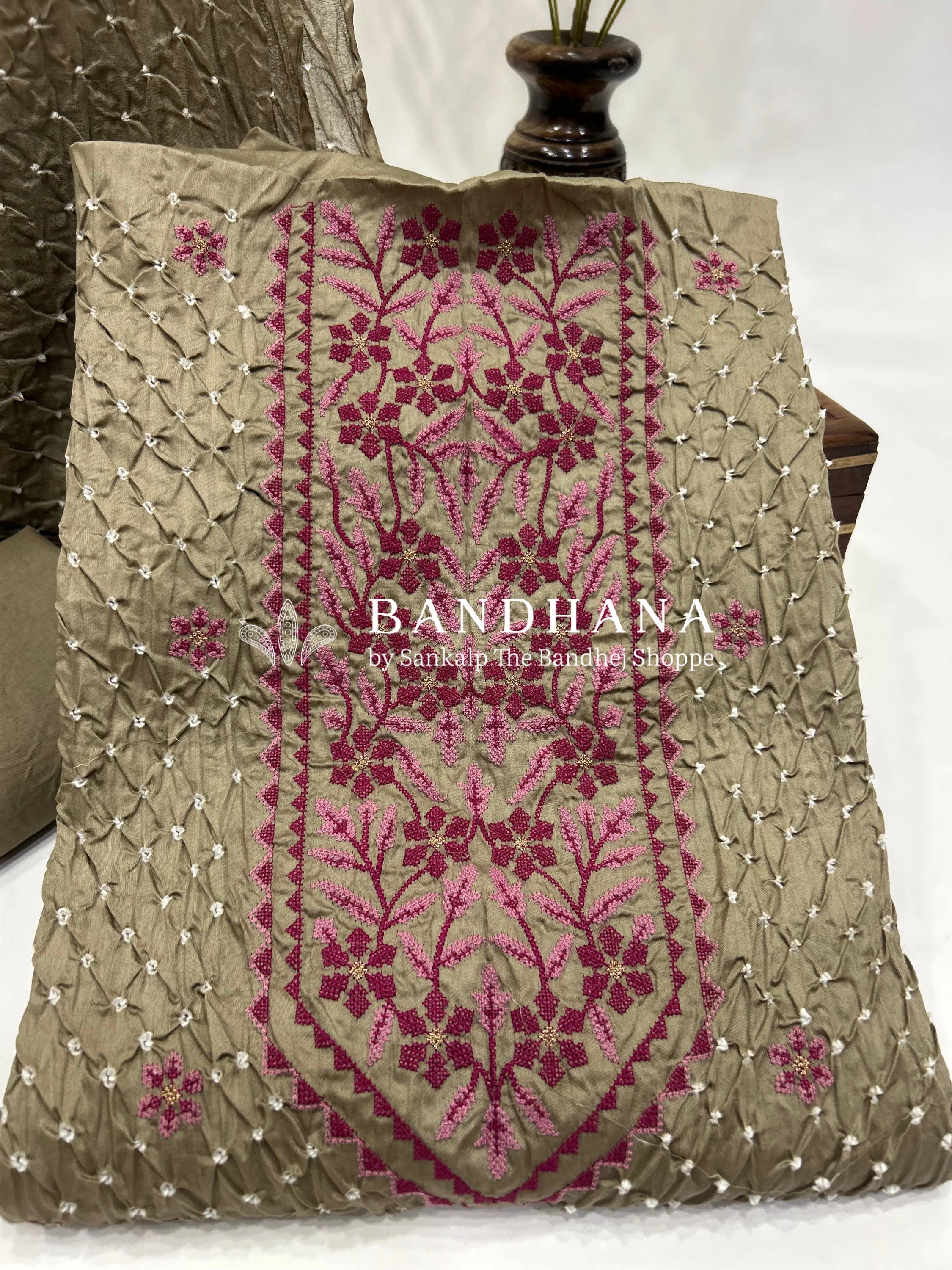 Chiku Cotton Work Bandhani Dress Material (Unstitched) beige / Cotton Dresses