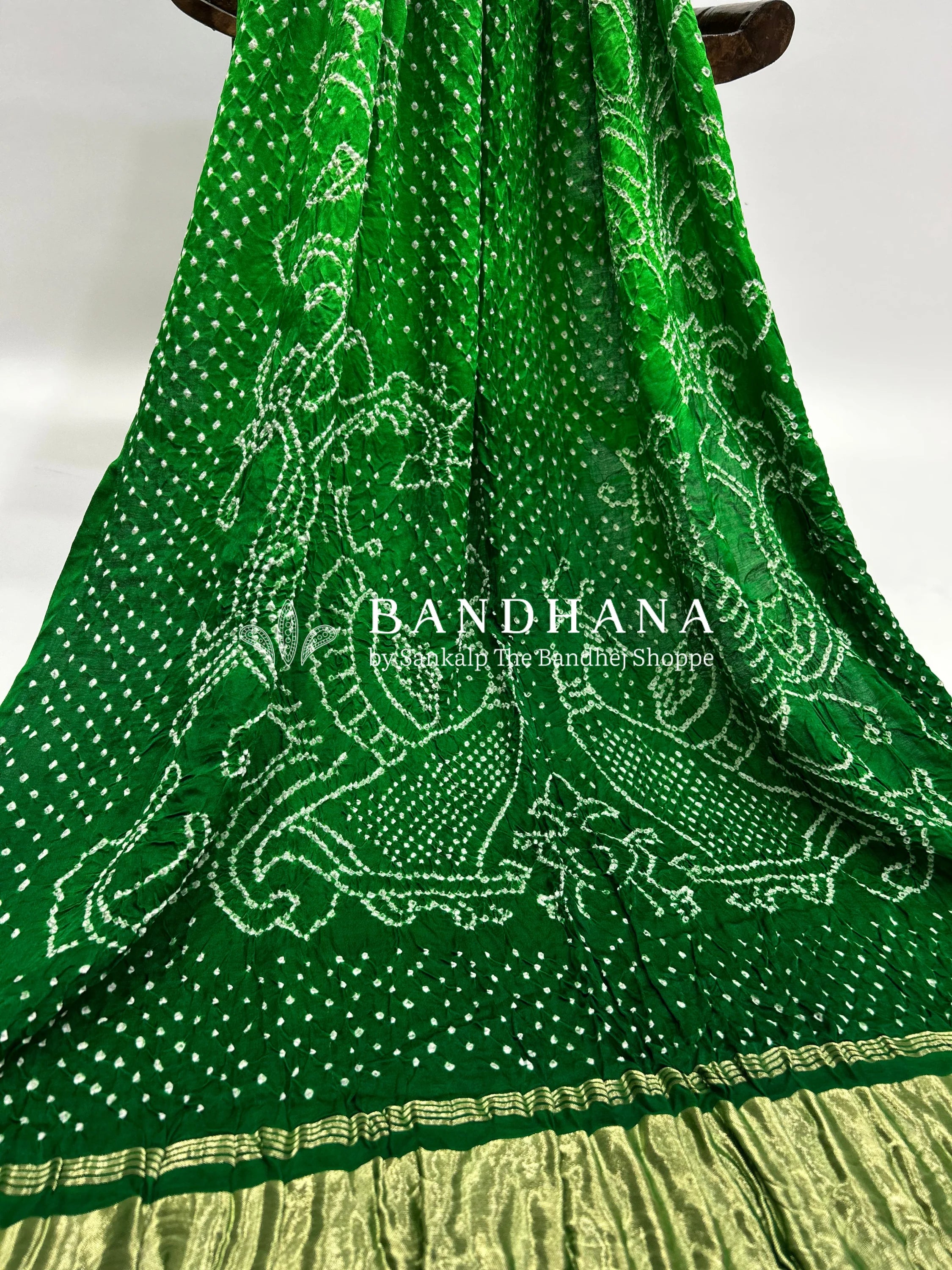 Parrot Green Gaji Silk MorPankh Bandhani Dupatta green / Gaji Silk Dupattas