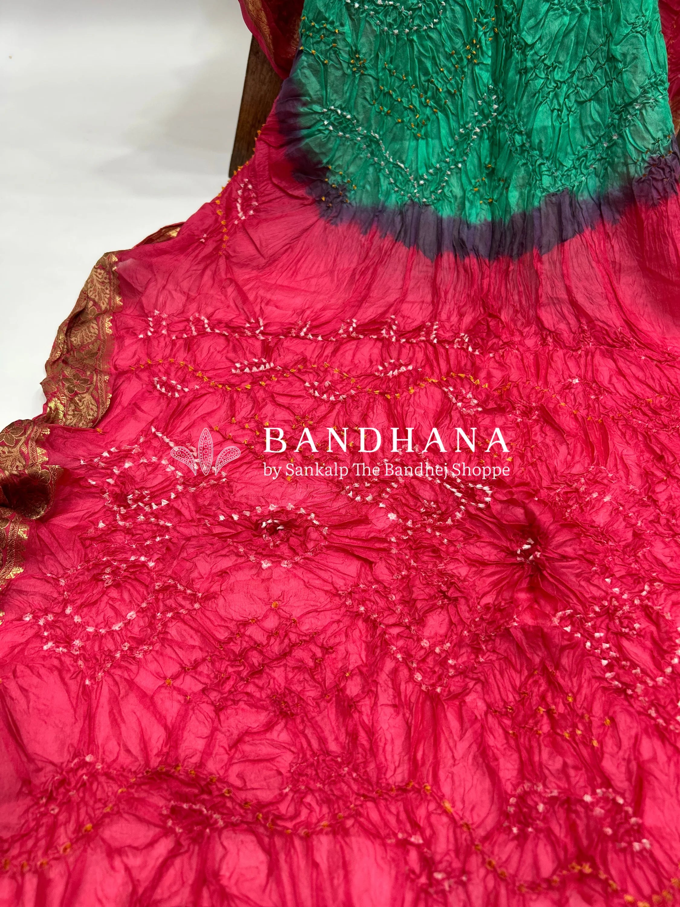 Sea Green & Gaajar Soft Silk Resham Palav Bandhani Saree seagreen / Soft Silk Sarees