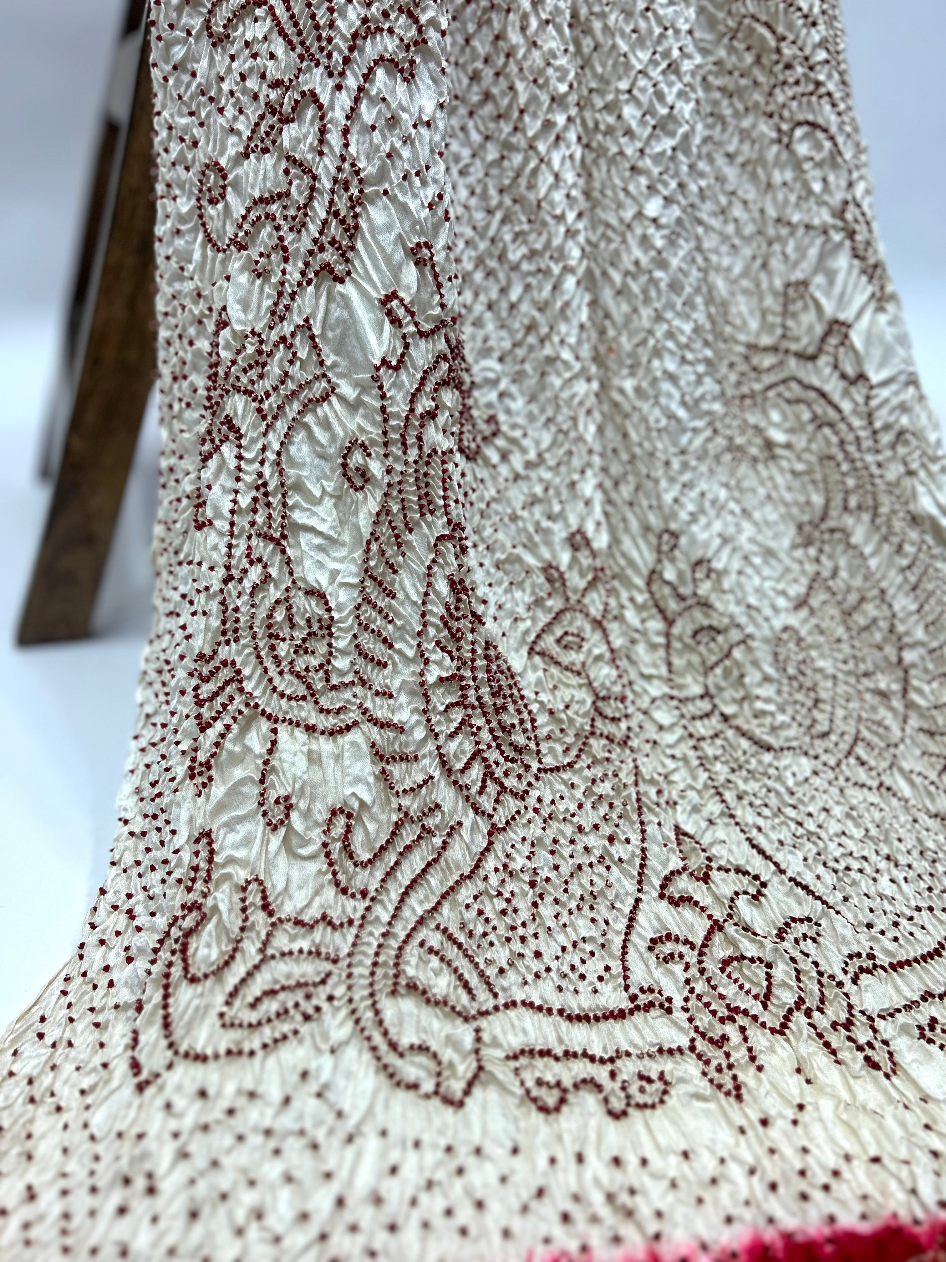 White-Maroon Gaji Silk Mor Pankh Bandhani Dupatta white / Gajji Silk Dupattas