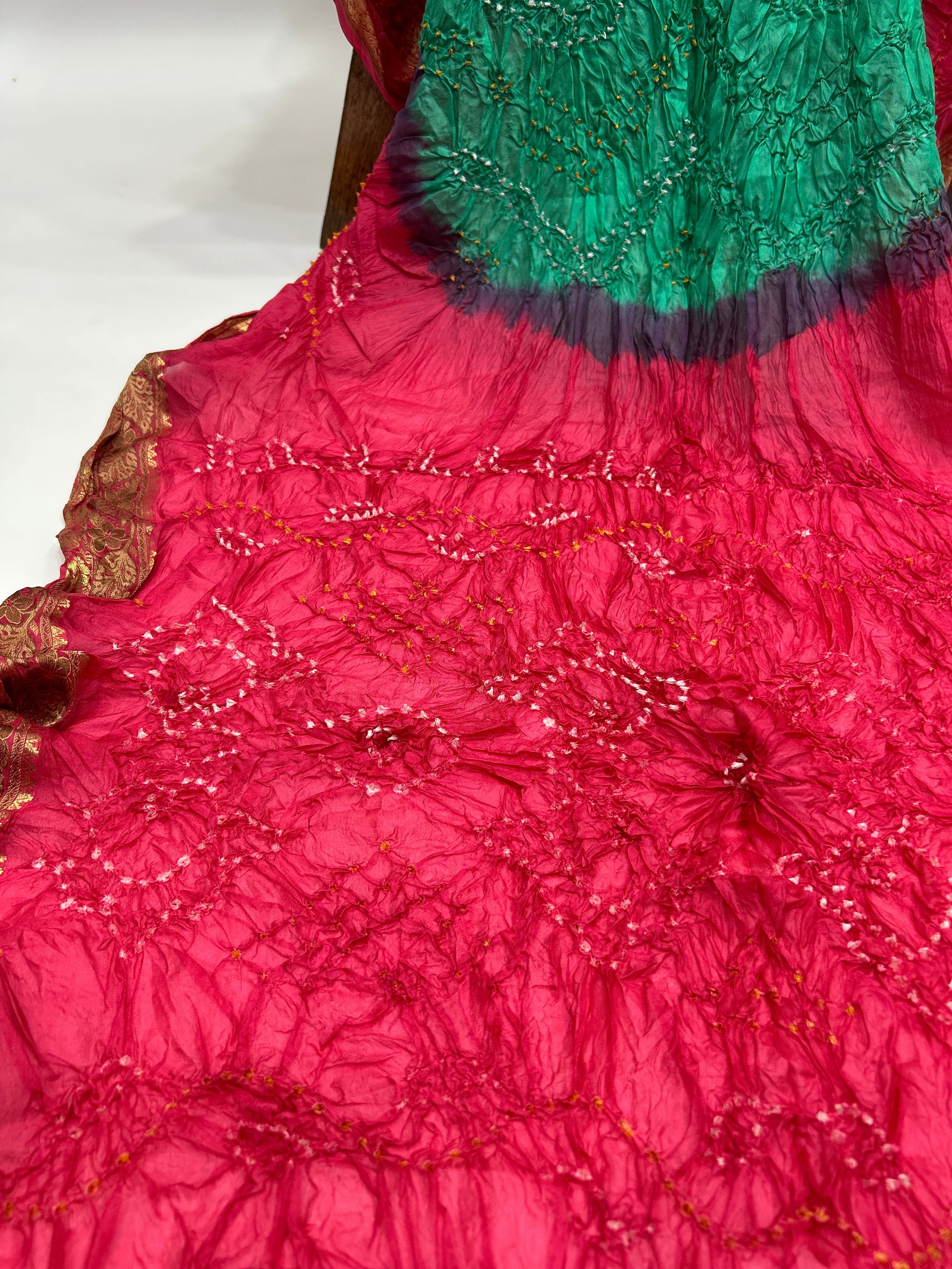 Sea Green & Gaajar Soft Silk Resham Palav Bandhani Saree seagreen / Soft Silk Sarees