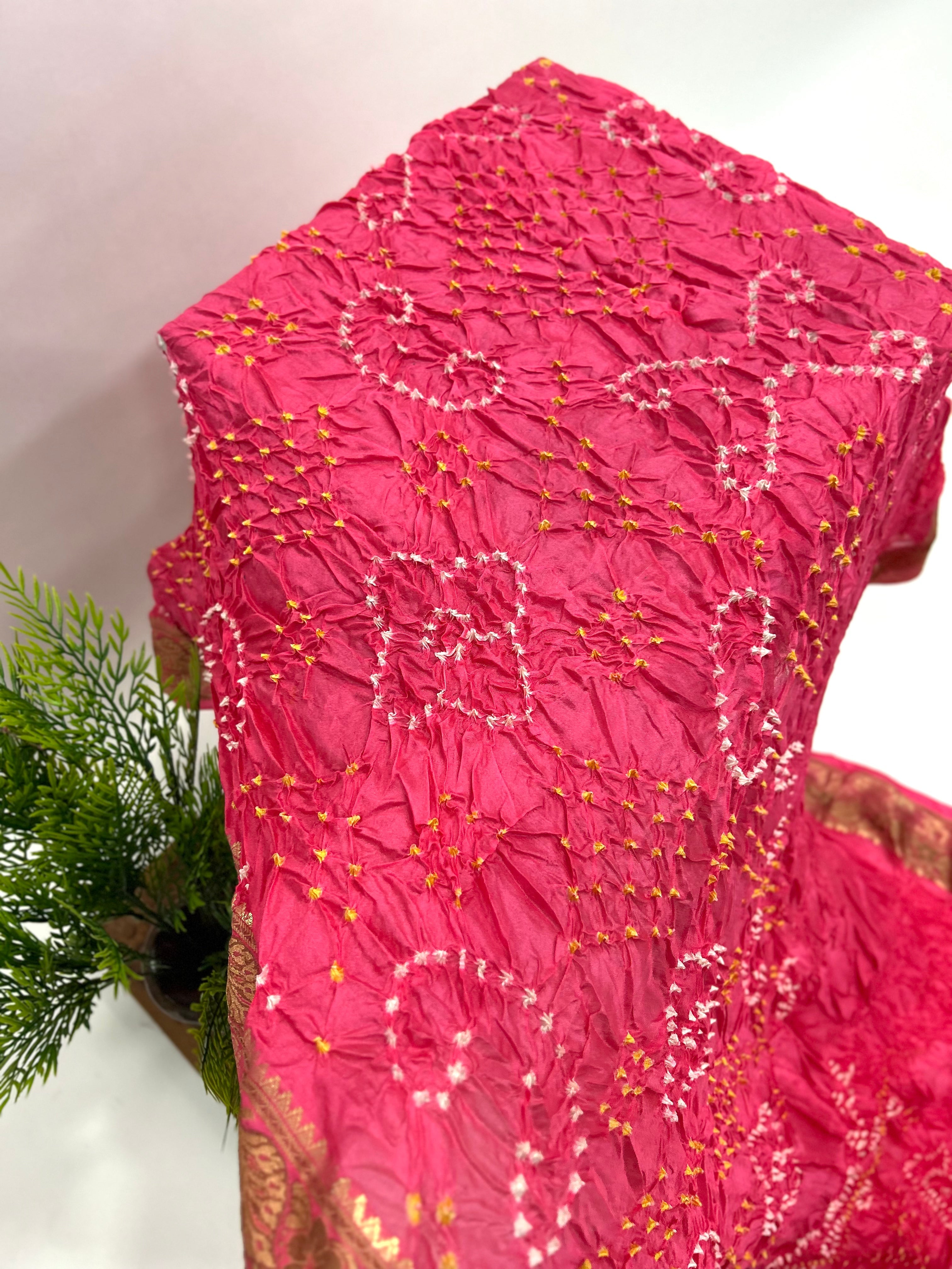 Gaajar Soft Silk Resham Border Bandhani Saree pink / Soft Silk Sarees