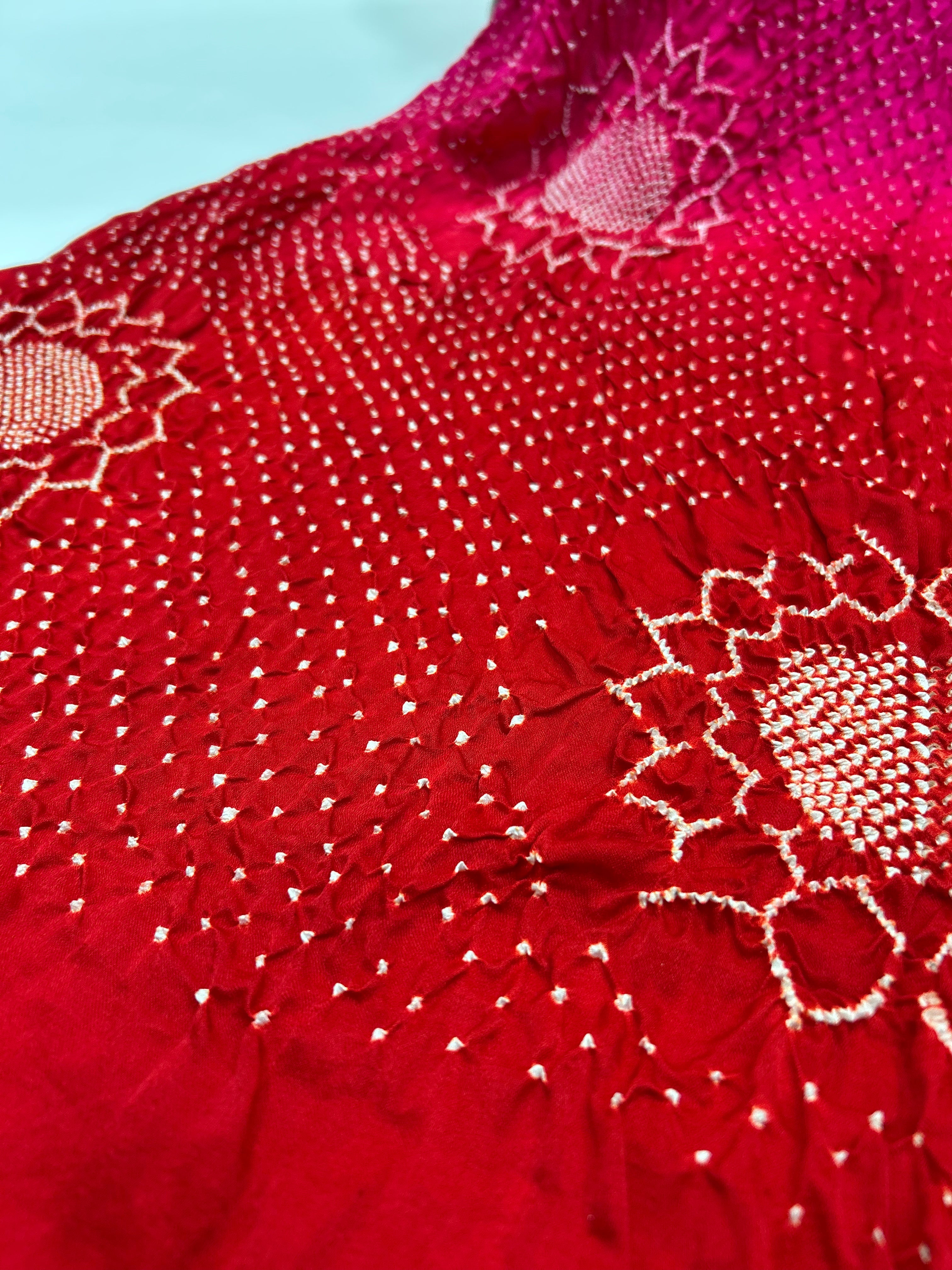 Rani-Red Gajji Silk Lotus Bandhani Dupatta magenta / Gajji Silk Dupattas