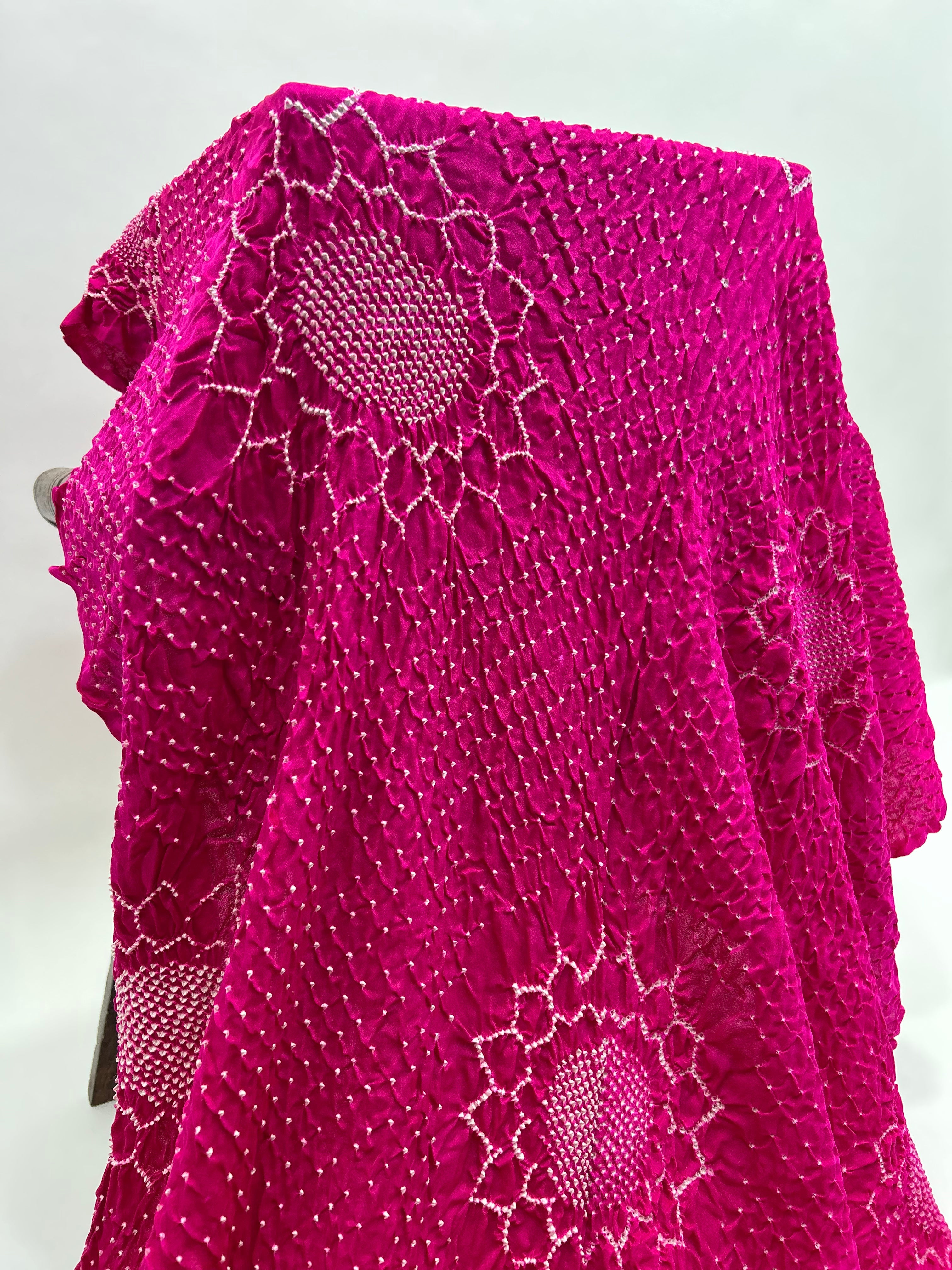 Rani-Red Gajji Silk Lotus Bandhani Dupatta magenta / Gajji Silk Dupattas