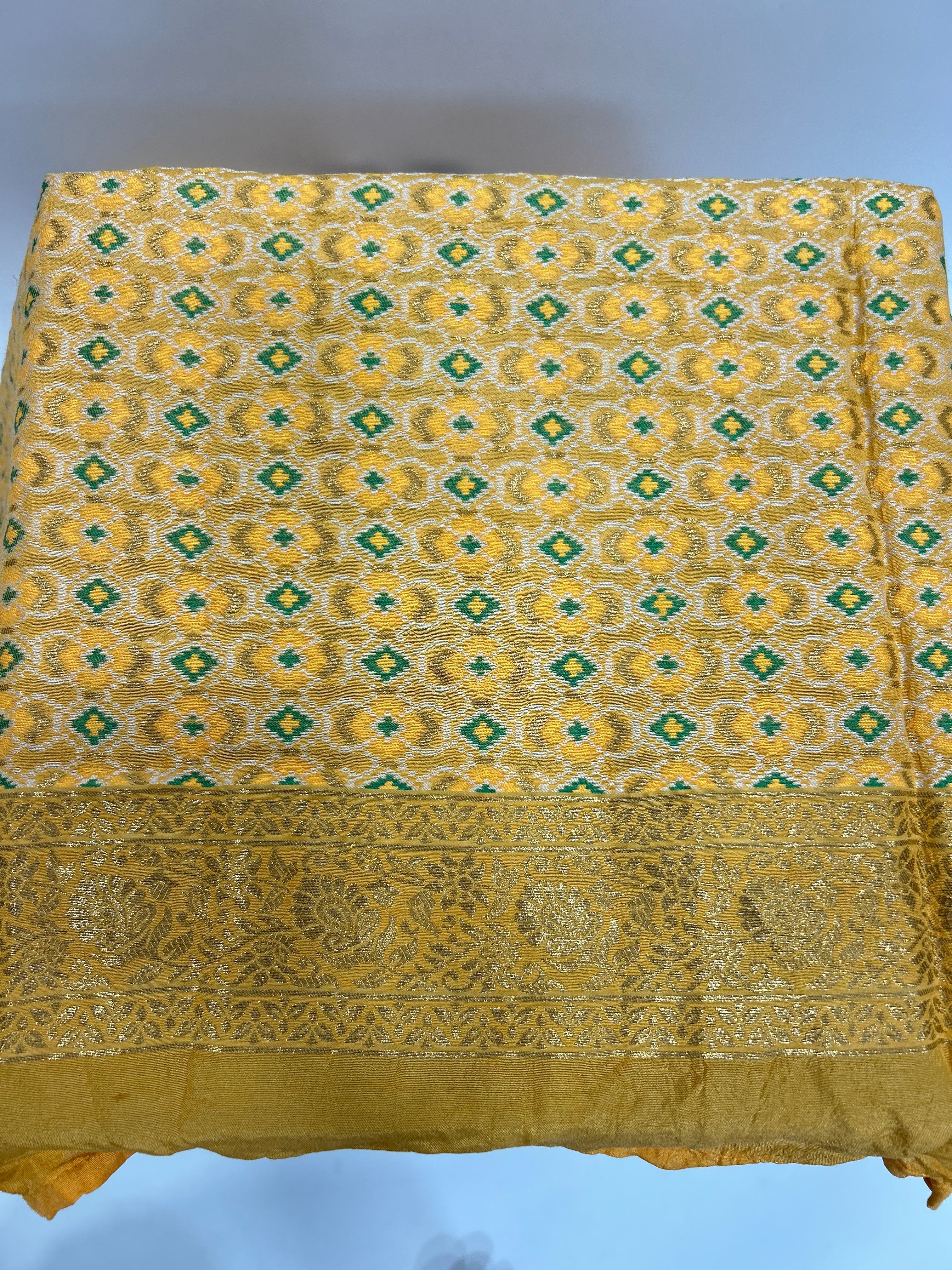 Yellow Malai Silk Single Dot Bandhani Saree yellow / Malai Silk Sarees