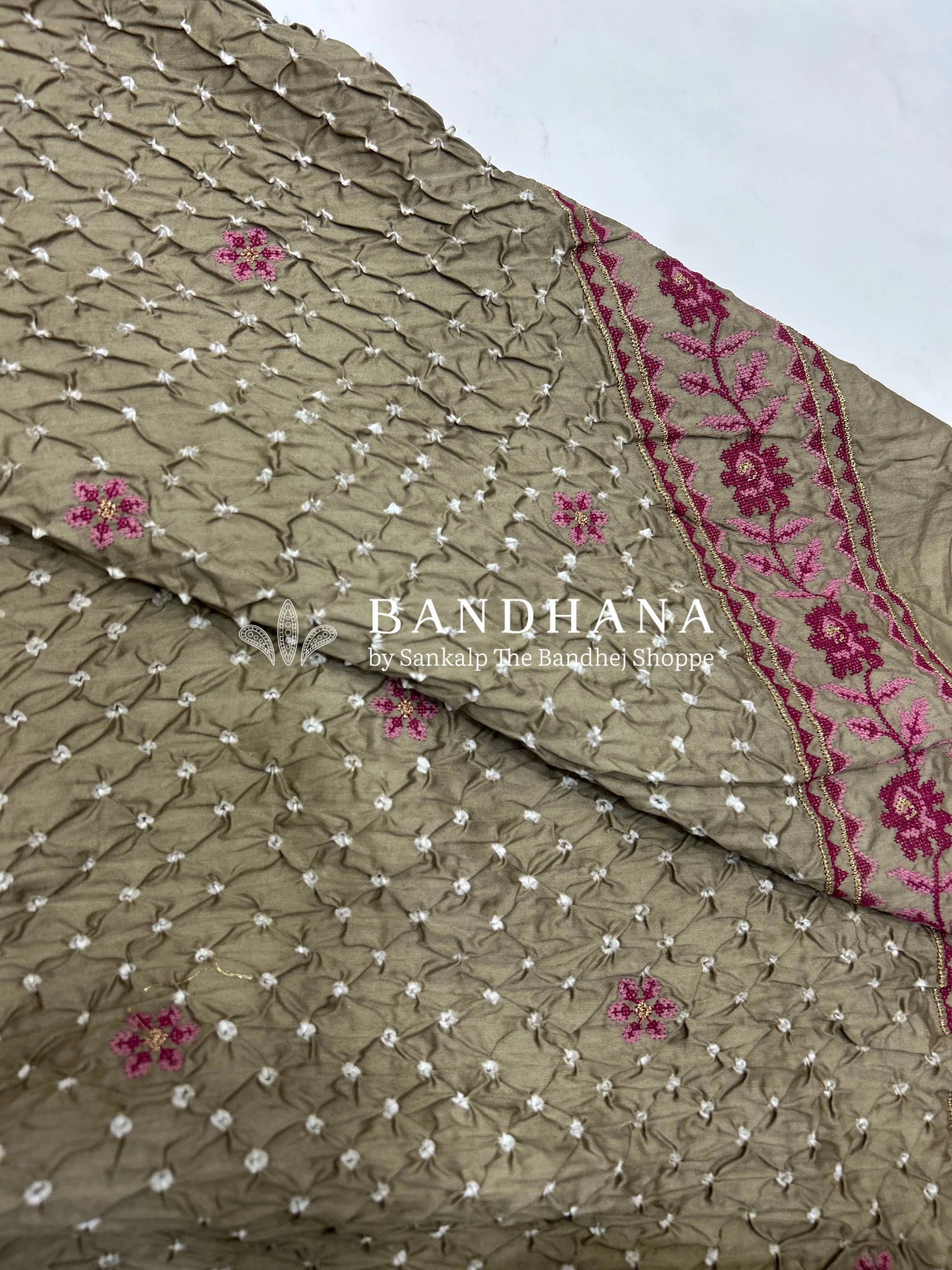 Chiku Cotton Work Bandhani Dress Material (Unstitched) beige / Cotton Dresses