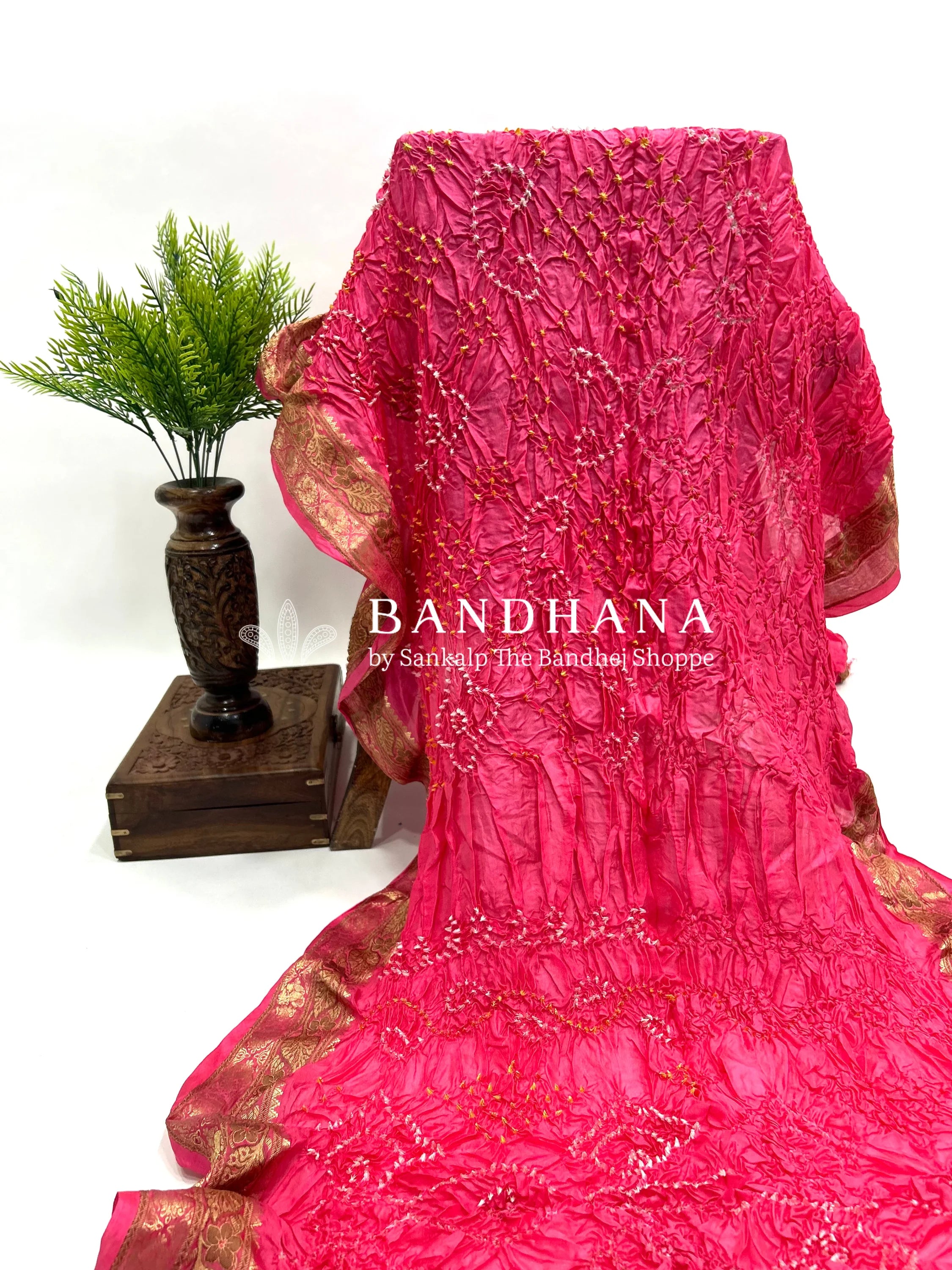 Gaajar Soft Silk Resham Border Bandhani Saree pink / Soft Silk Sarees