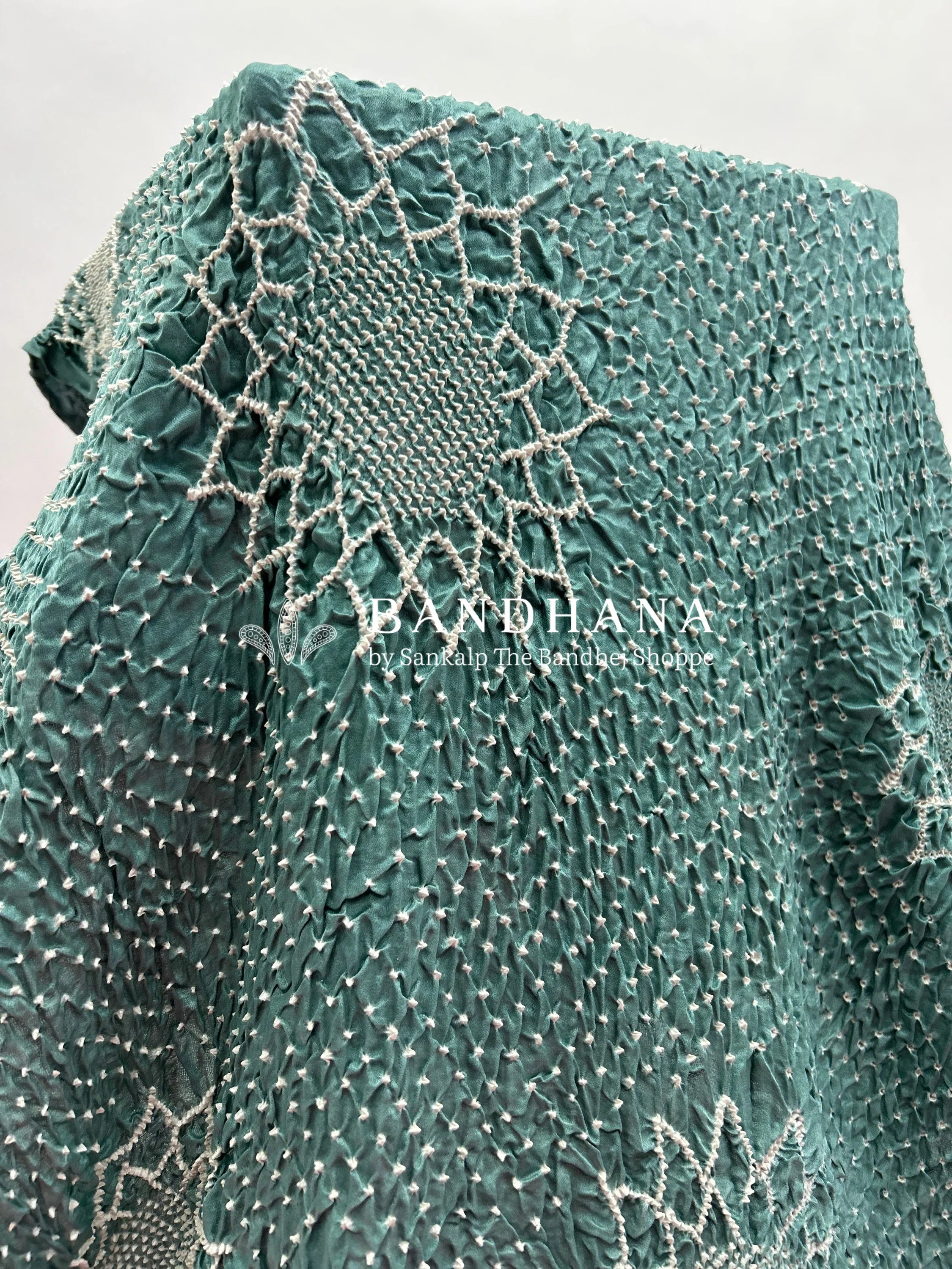 Grey-Pink Gajji Silk Lotus Bandhani Dupatta grey / Gajji Silk Dupattas