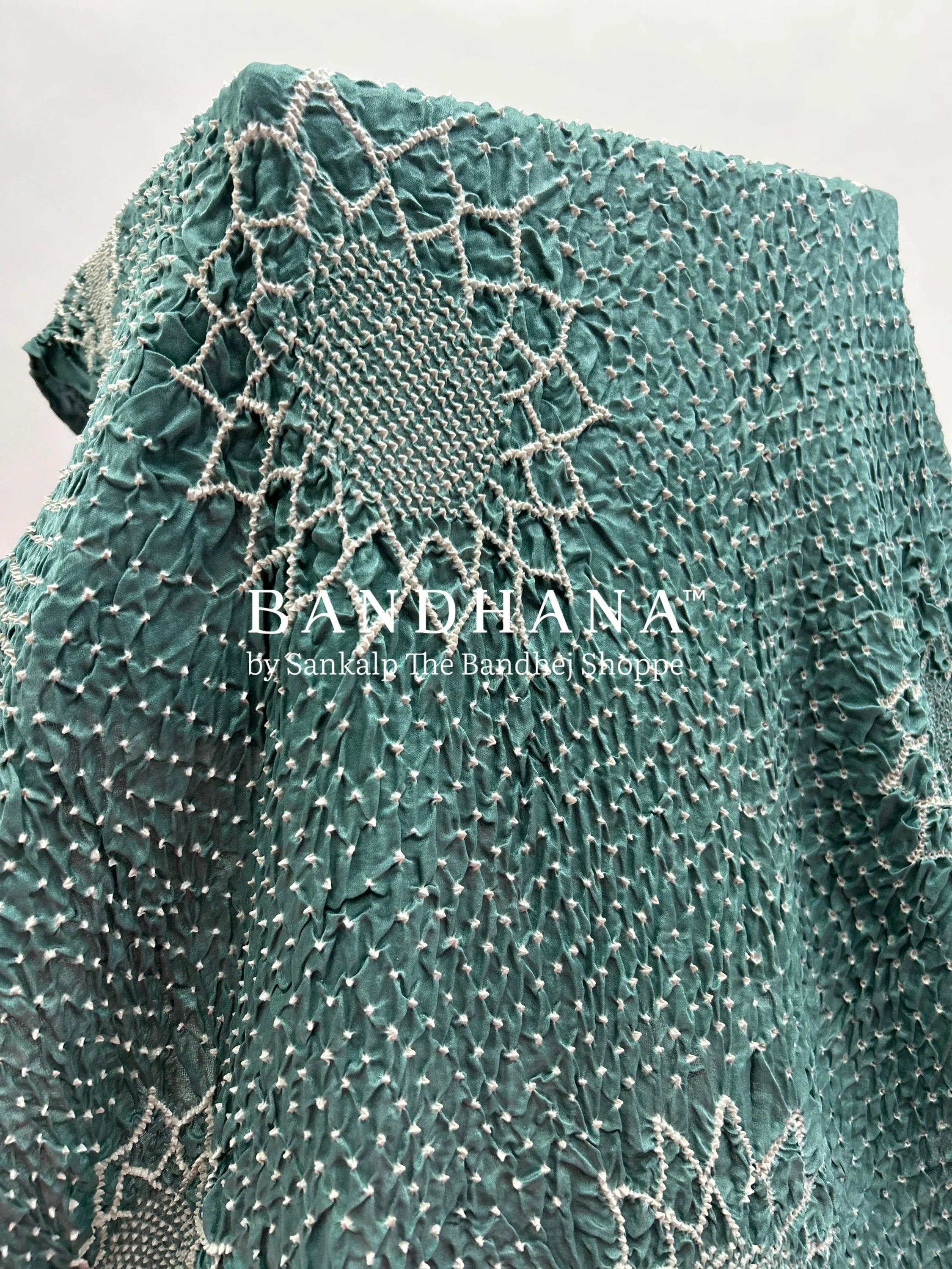 Grey-Pink Gajji Silk Lotus Bandhani Dupatta grey / Gajji Silk Dupattas