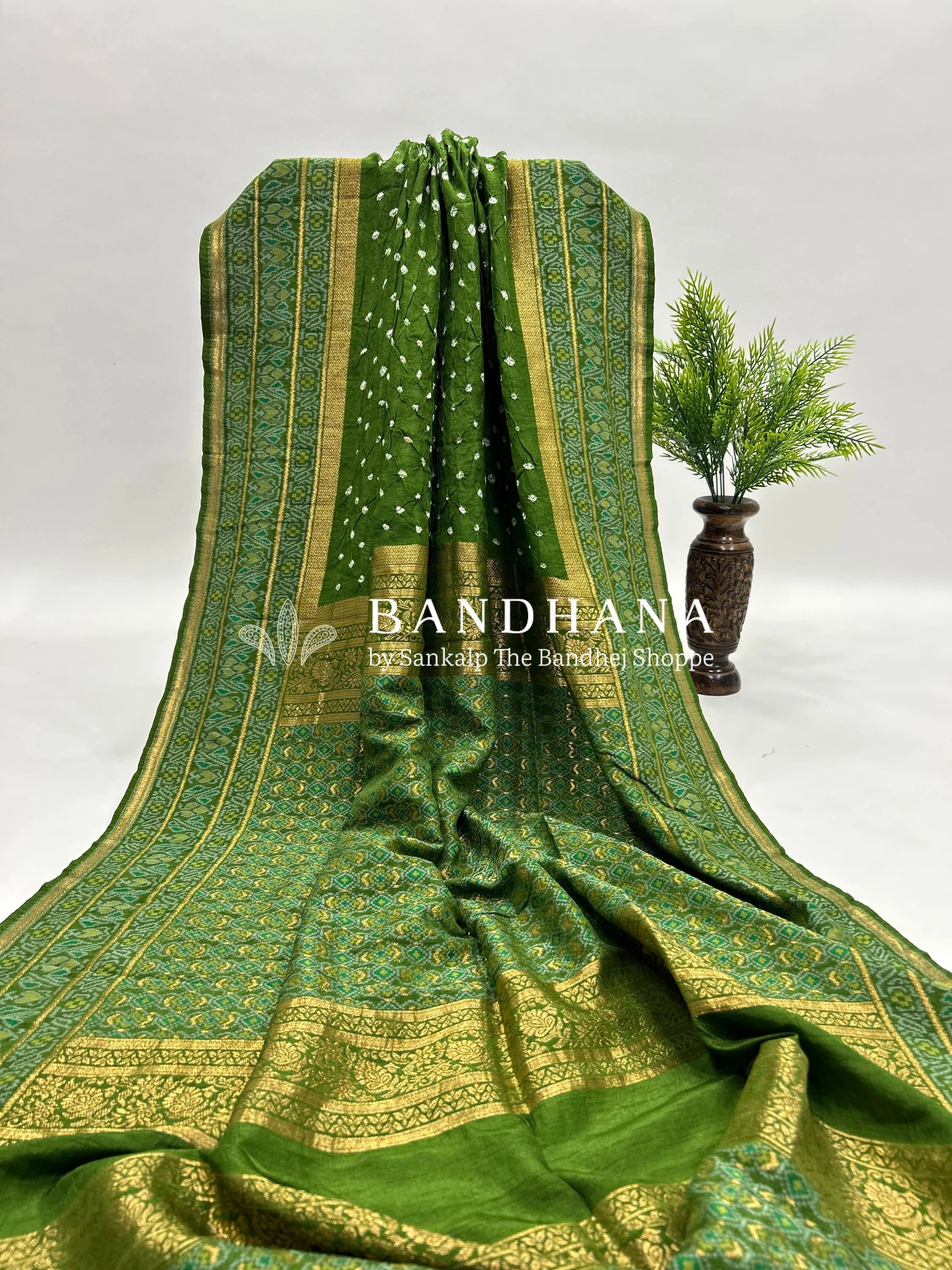 Mehendi Malai Silk Single Dot Bandhani Saree green / Malai Silk Sarees