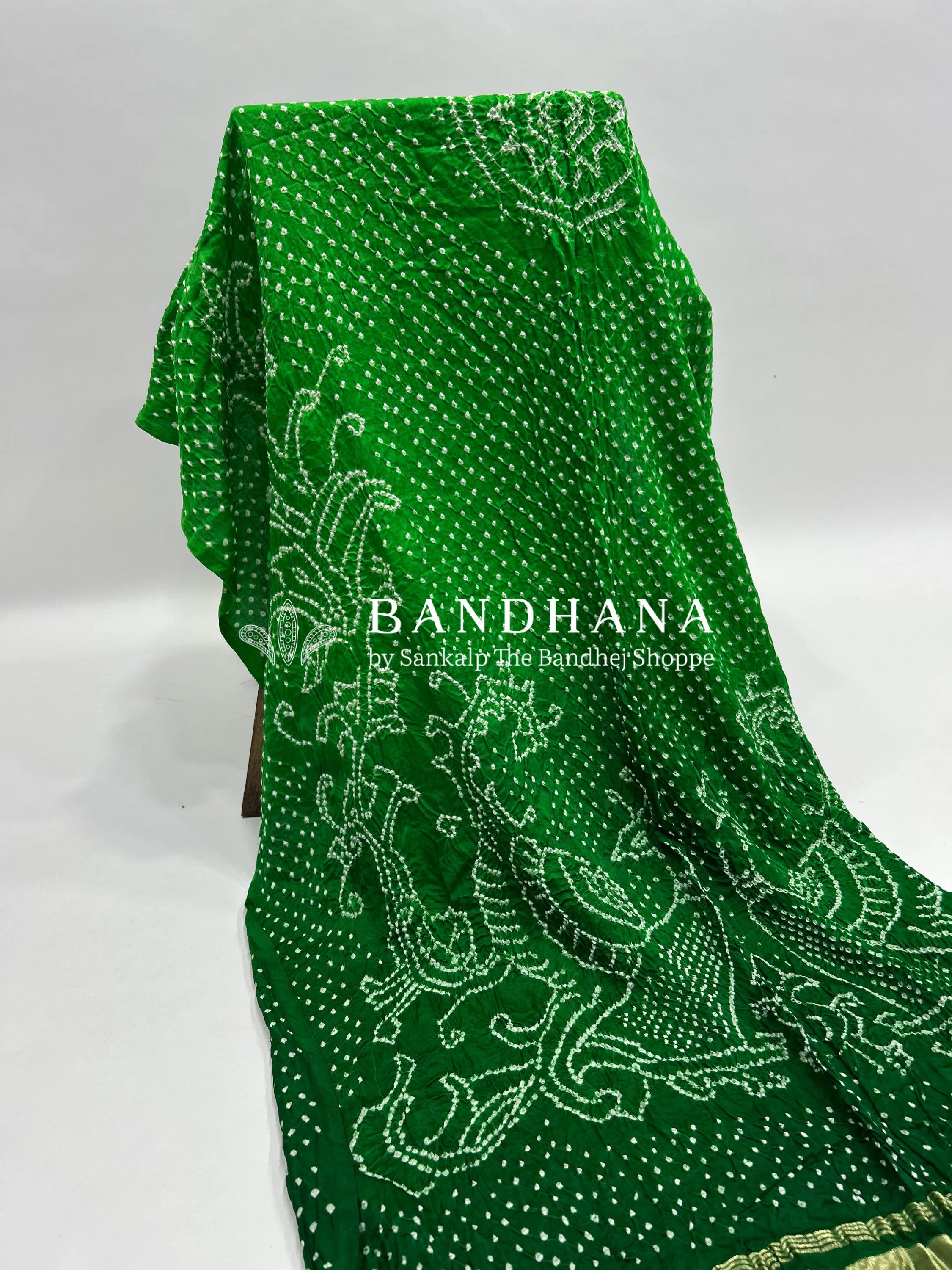 Parrot Green Gaji Silk MorPankh Bandhani Dupatta green / Gaji Silk Dupattas