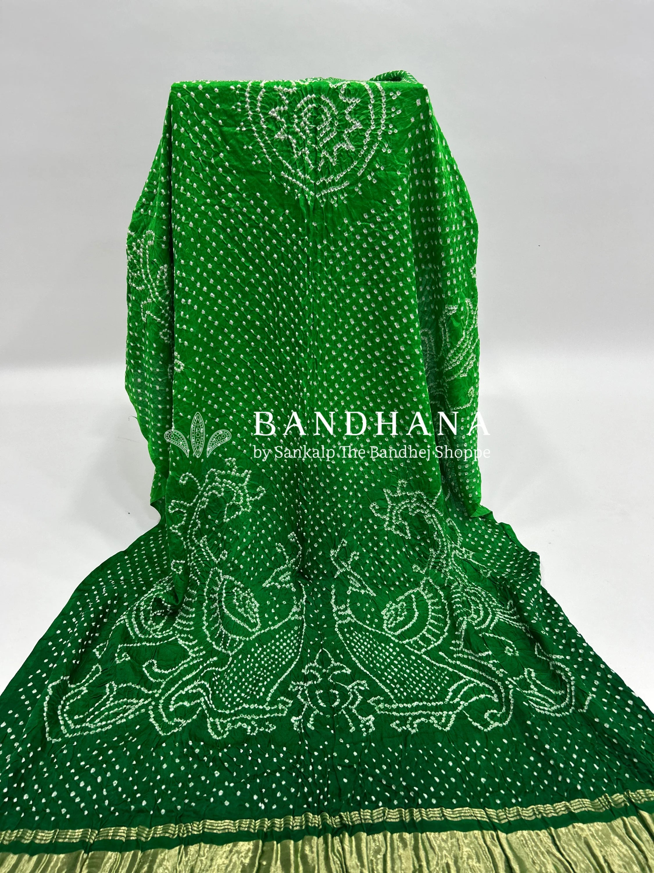 Parrot Green Gaji Silk MorPankh Bandhani Dupatta green / Gaji Silk Dupattas