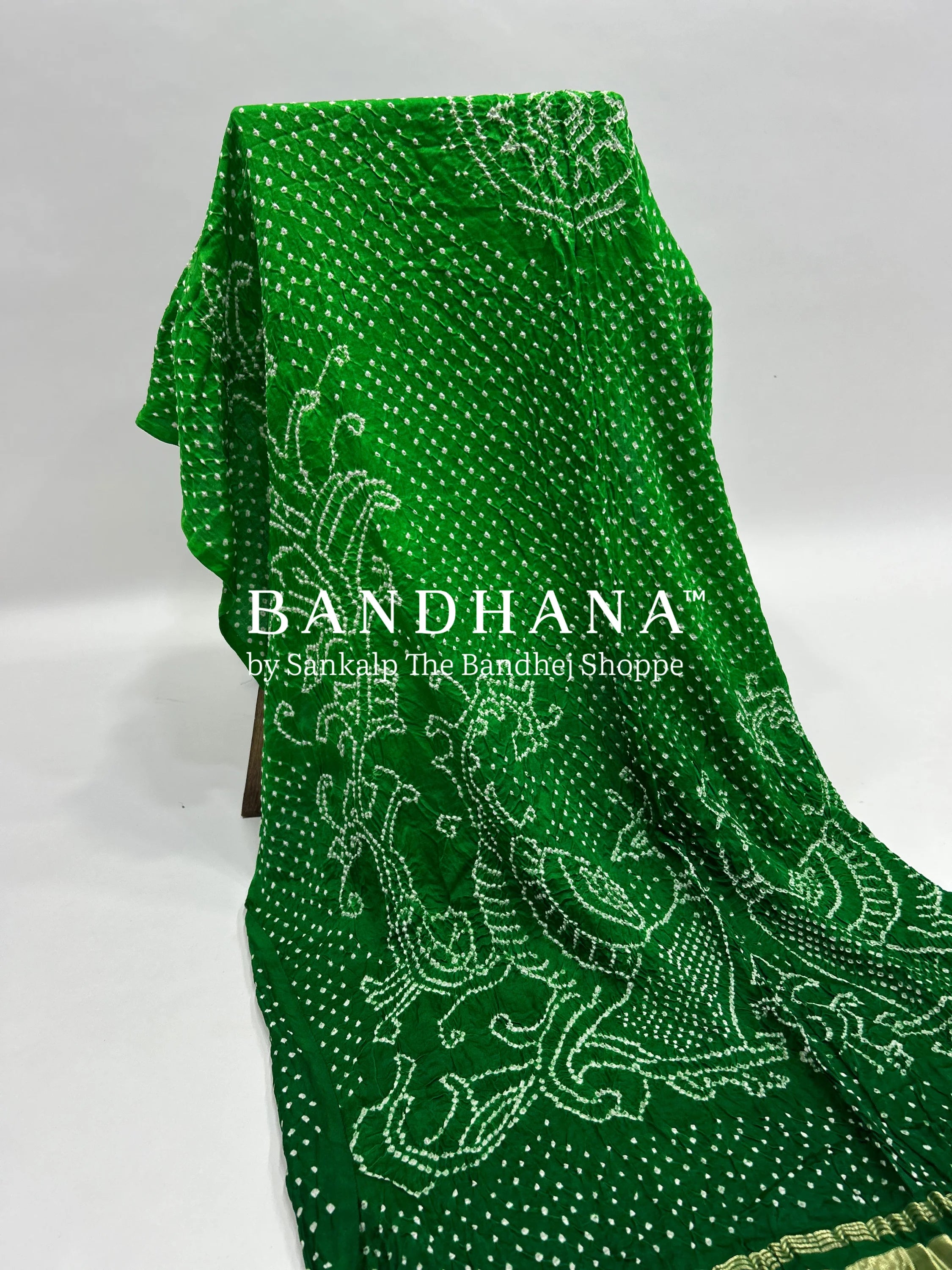 Parrot Green Gaji Silk MorPankh Bandhani Dupatta green / Gaji Silk Dupattas