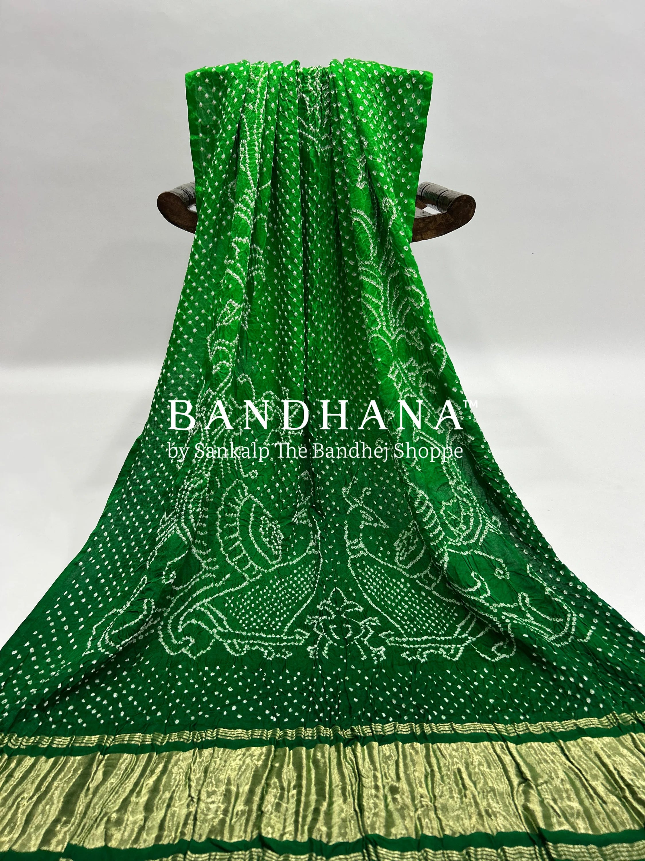 Parrot Green Gaji Silk MorPankh Bandhani Dupatta green / Gaji Silk Dupattas