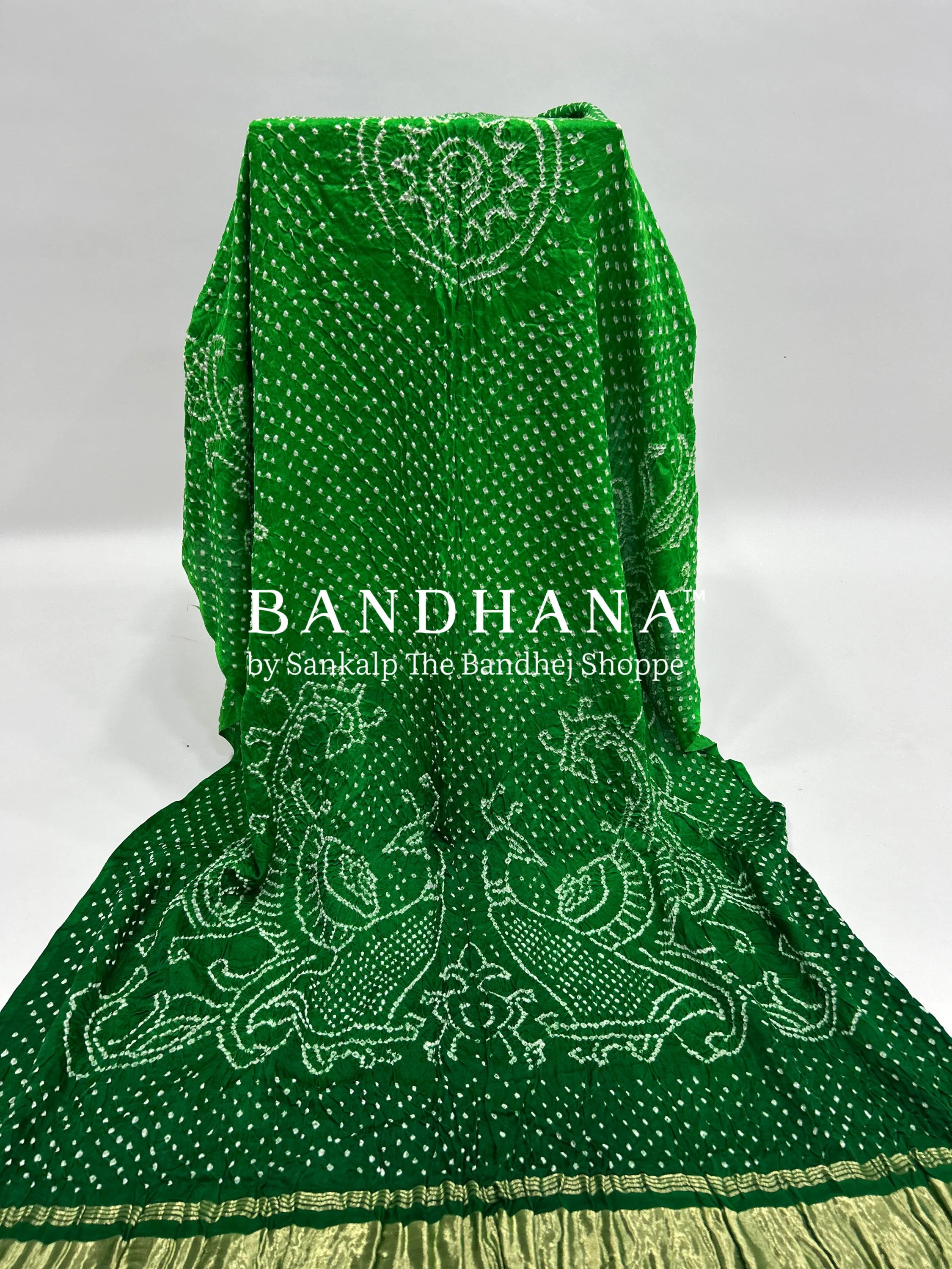 Parrot Green Gaji Silk MorPankh Bandhani Dupatta green / Gaji Silk Dupattas