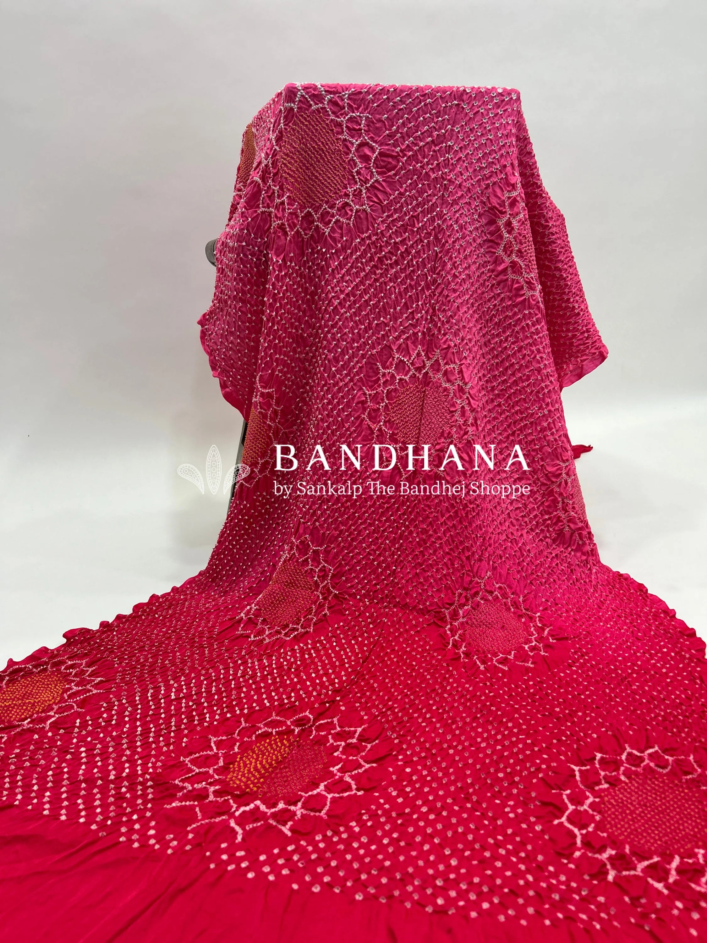 Pink Strawberry Pink Gajji Silk Lotus Bandhani Dupatta pink / Gajji Silk Dupattas