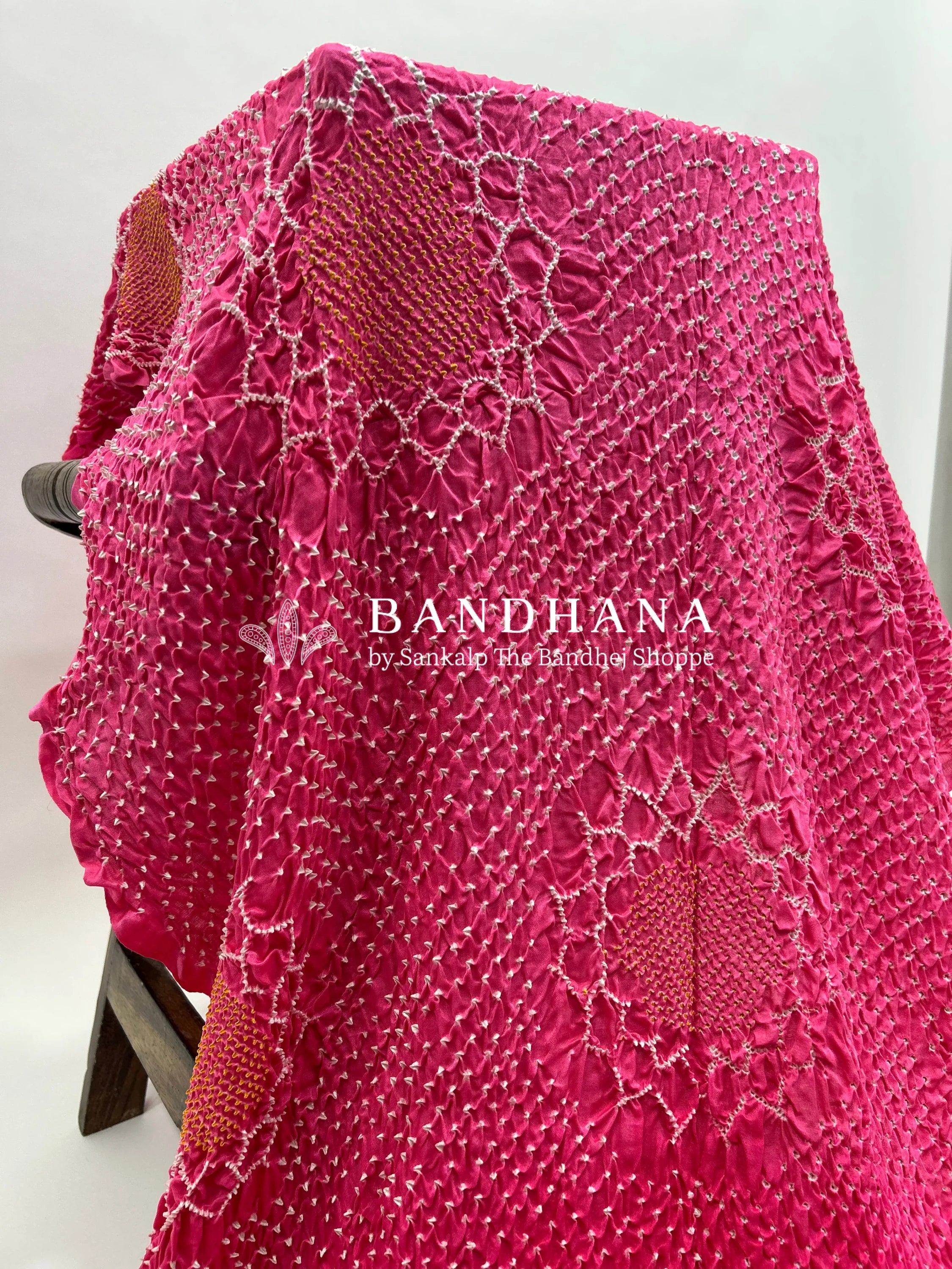 Pink Strawberry Pink Gajji Silk Lotus Bandhani Dupatta pink / Gajji Silk Dupattas