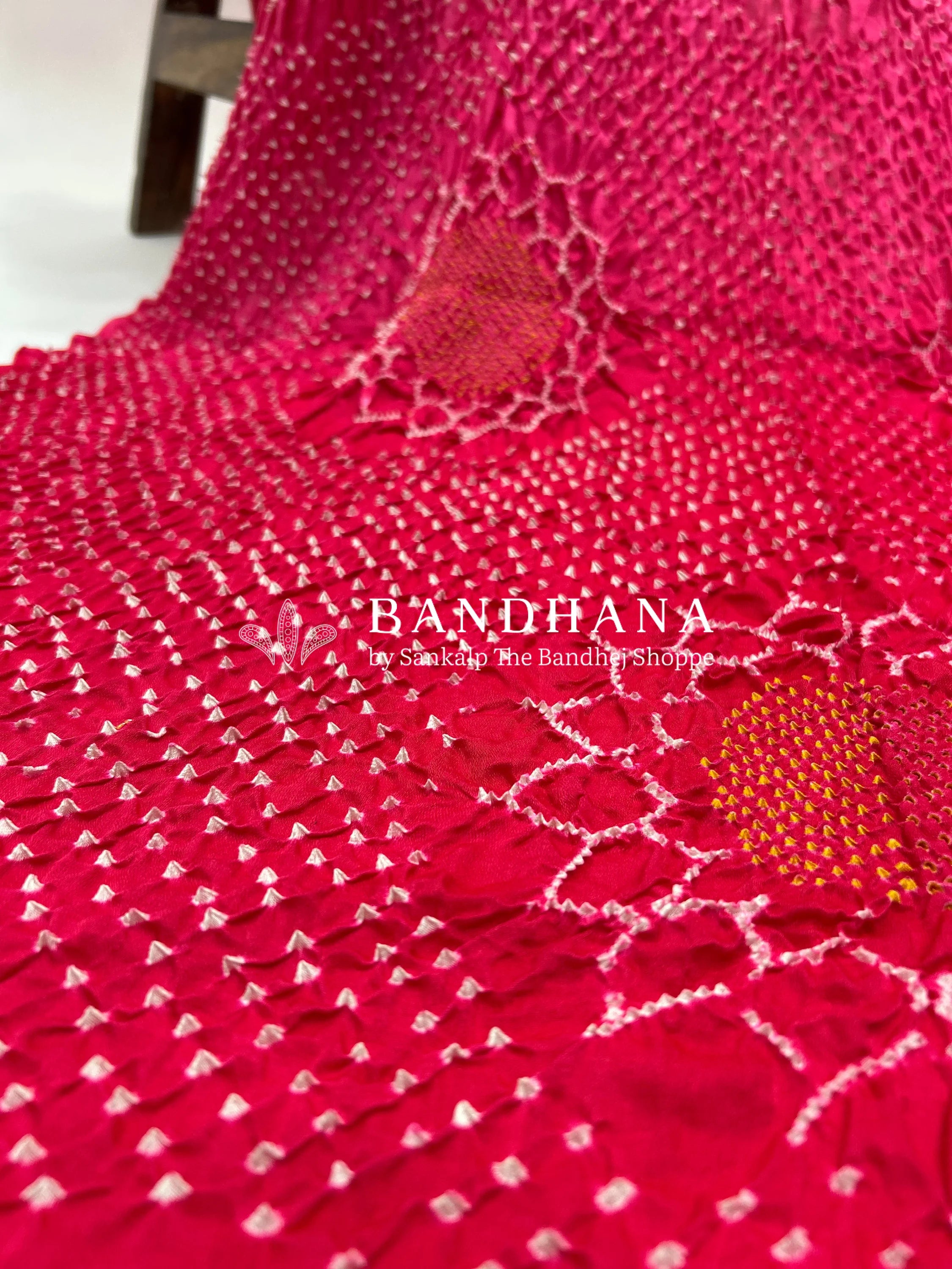 Pink Strawberry Pink Gajji Silk Lotus Bandhani Dupatta pink / Gajji Silk Dupattas