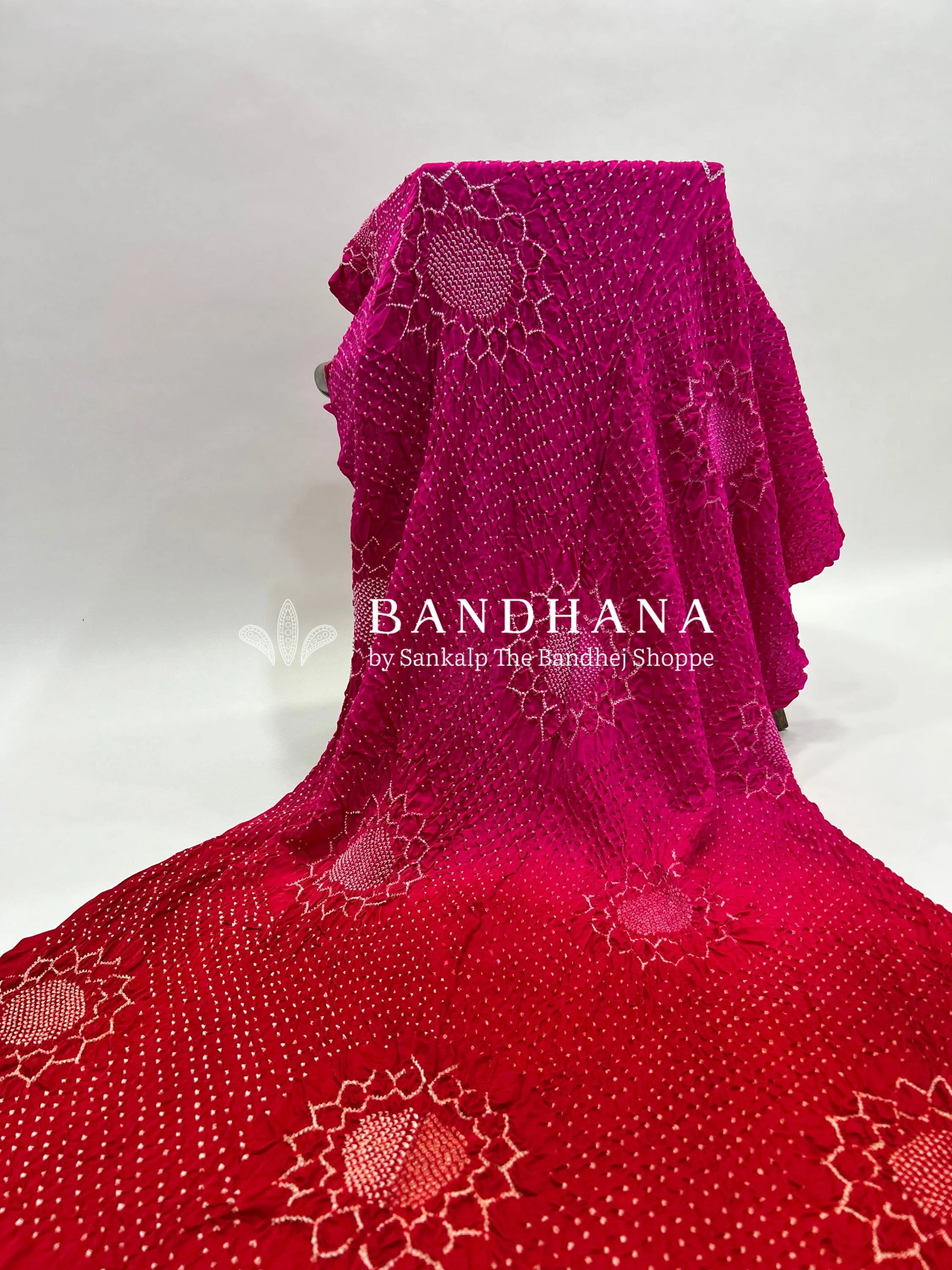 Rani-Red Gajji Silk Lotus Bandhani Dupatta magenta / Gajji Silk Dupattas