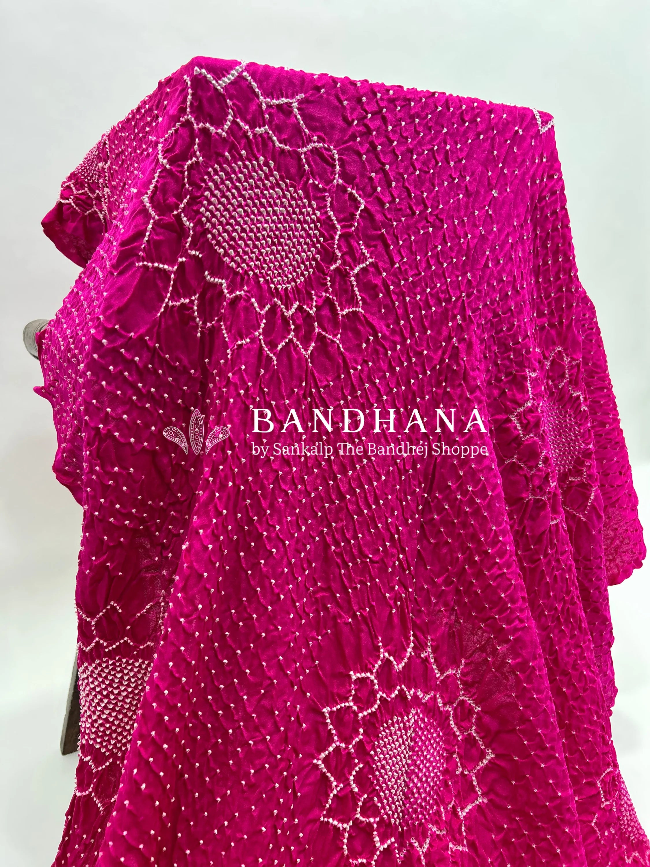 Rani-Red Gajji Silk Lotus Bandhani Dupatta magenta / Gajji Silk Dupattas