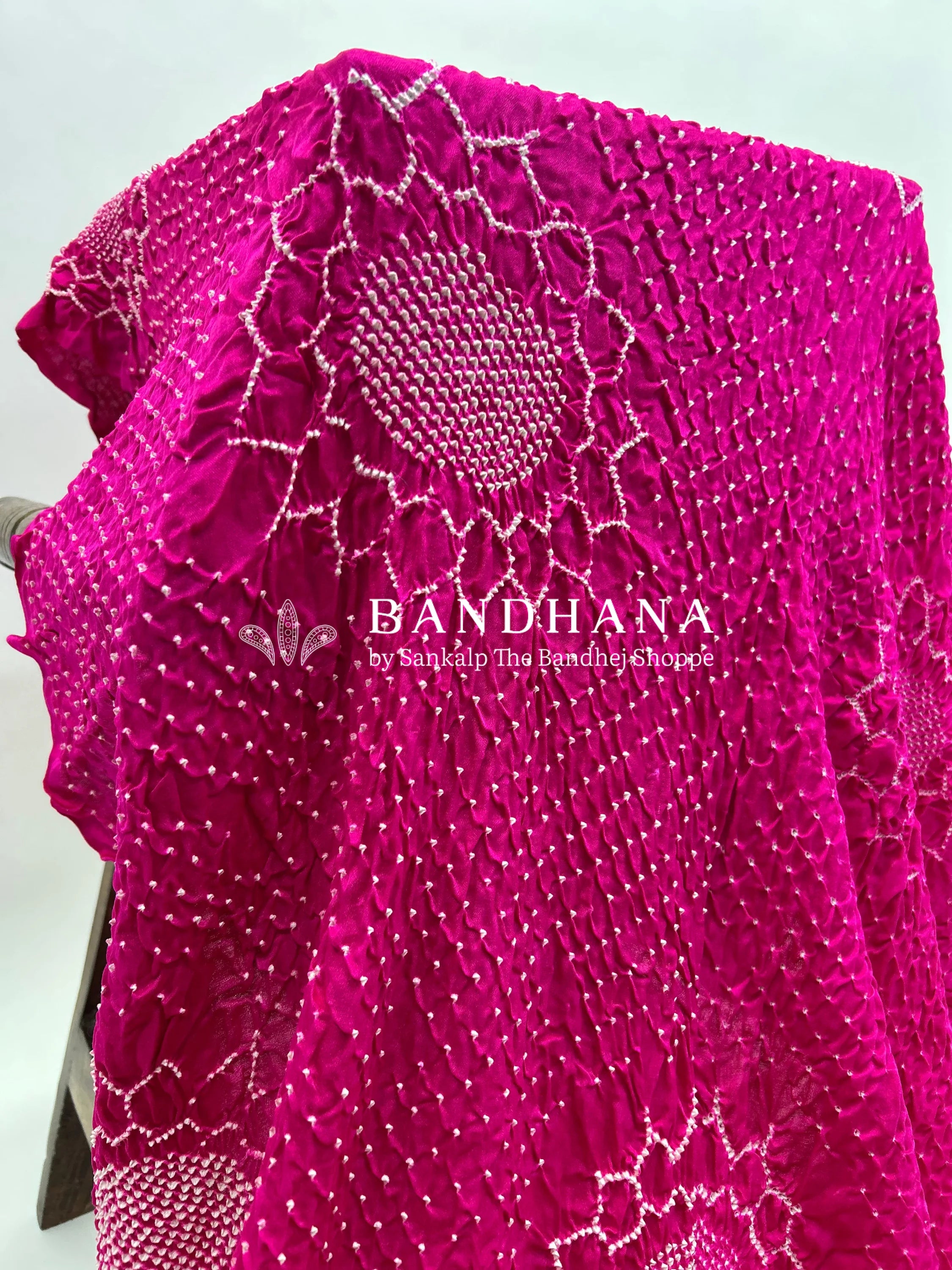 Rani-Red Gajji Silk Lotus Bandhani Dupatta magenta / Gajji Silk Dupattas
