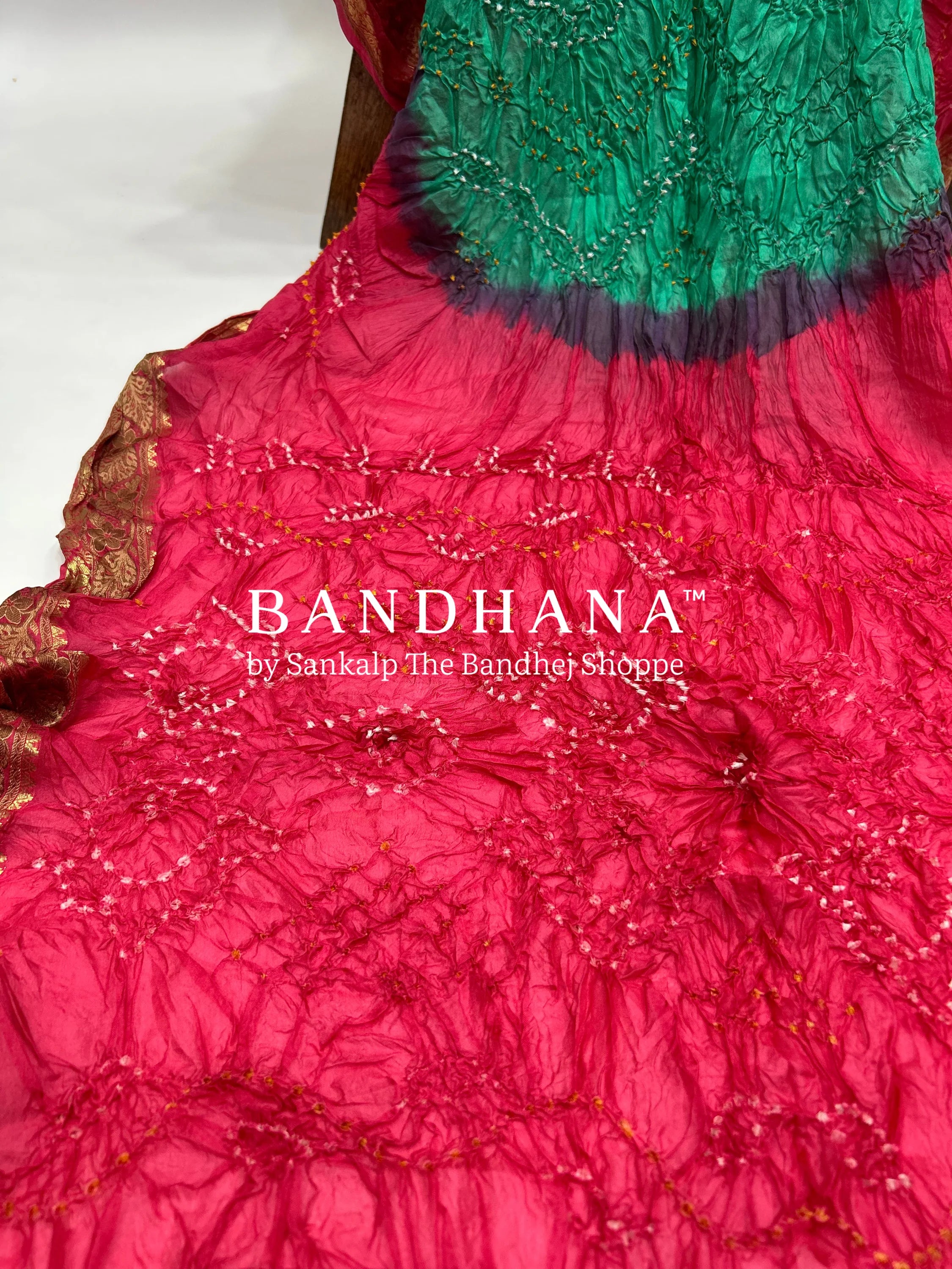 Sea Green & Gaajar Soft Silk Resham Palav Bandhani Saree seagreen / Soft Silk Sarees