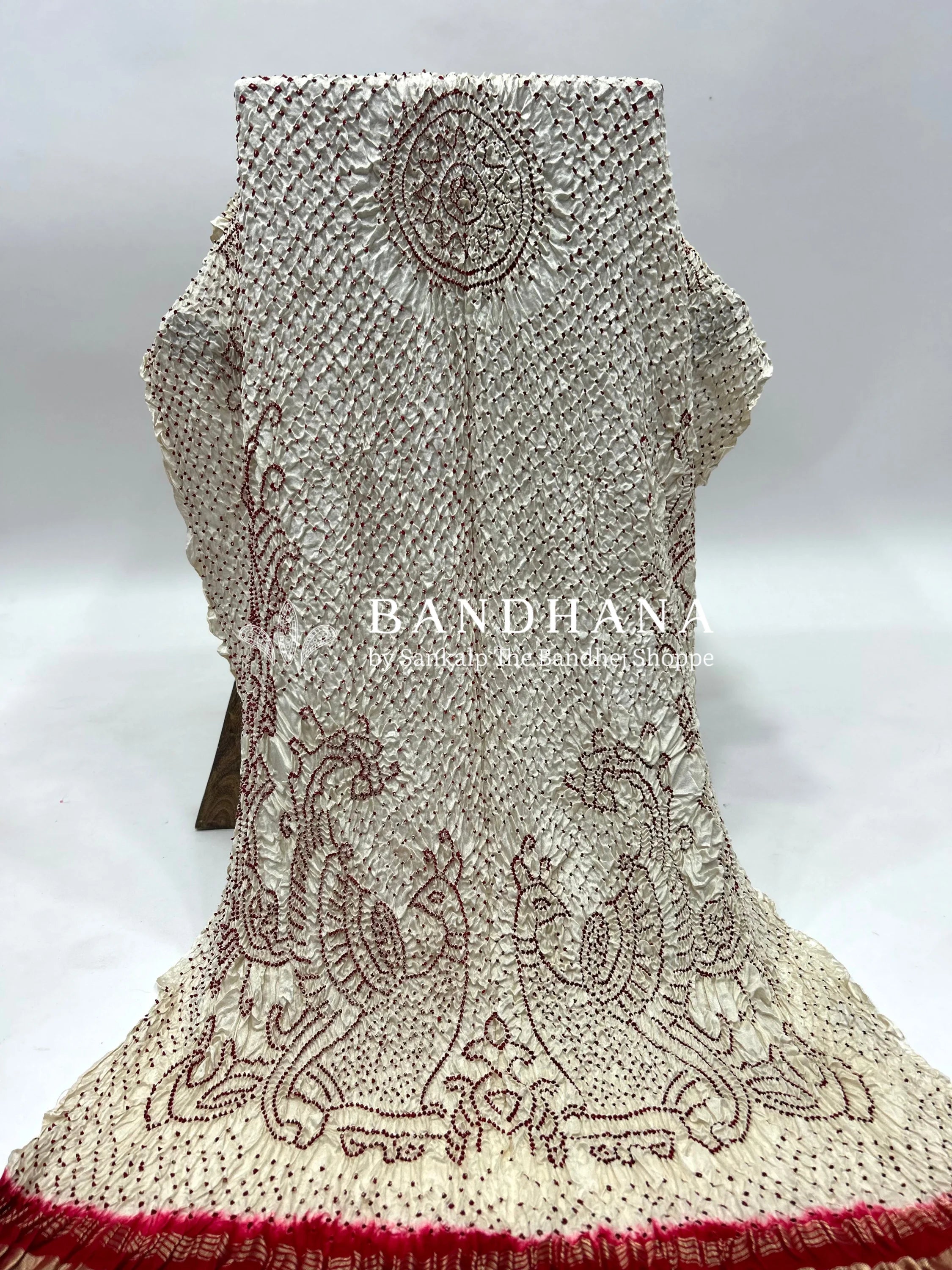 White-Maroon Gaji Silk Mor Pankh Bandhani Dupatta white / Gajji Silk Dupattas